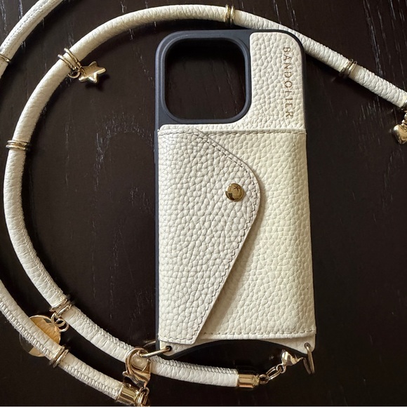 Bandolier - Reign Side Slot Leather Phone Case & Crossbody Strap iPhone 15Pro - Picture 3 of 8